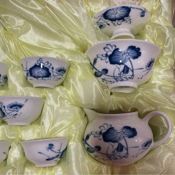Chinese porcelain cobalt blue floral camellia gaiwan tea set of 12 - Picture 11 of 16
